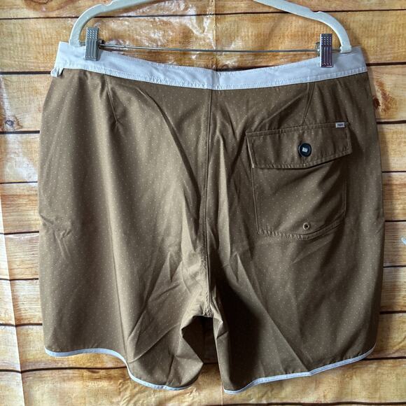 Vuori Cruise Boardshorts Mens Size 36 Bronze Micro Dot V314 - Picture 6 of 7